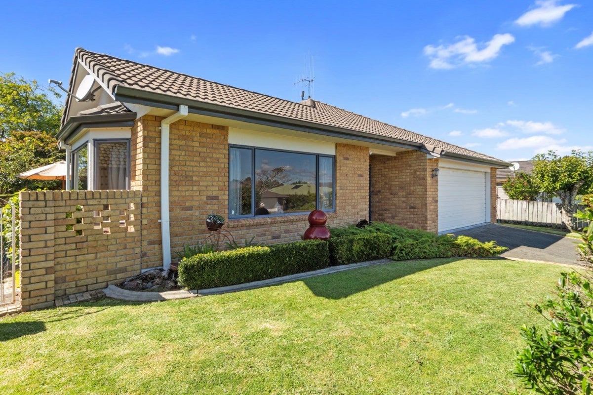 10 Sapphire Drive, Hairini, Tauranga - Carousel 1