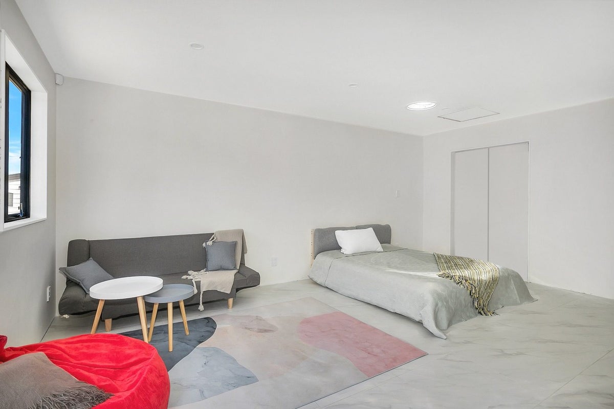 3/21 Montrose Street, Point Chevalier, Auckland - Carousel 2