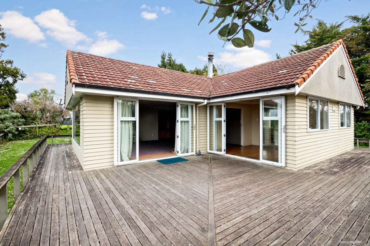 164 Candia Road, Henderson Valley, Auckland - Carousel 1