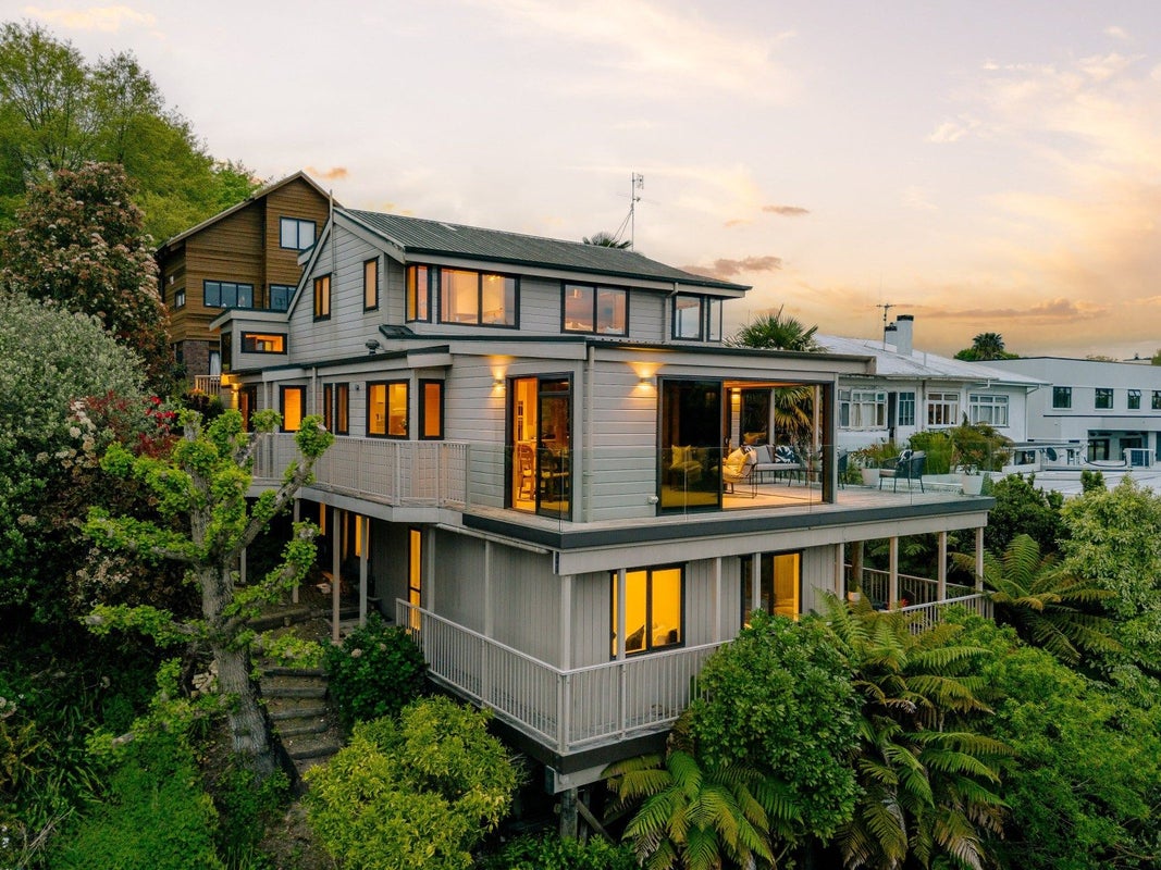 1202 Victoria Street, Whitiora, Hamilton - Carousel 1