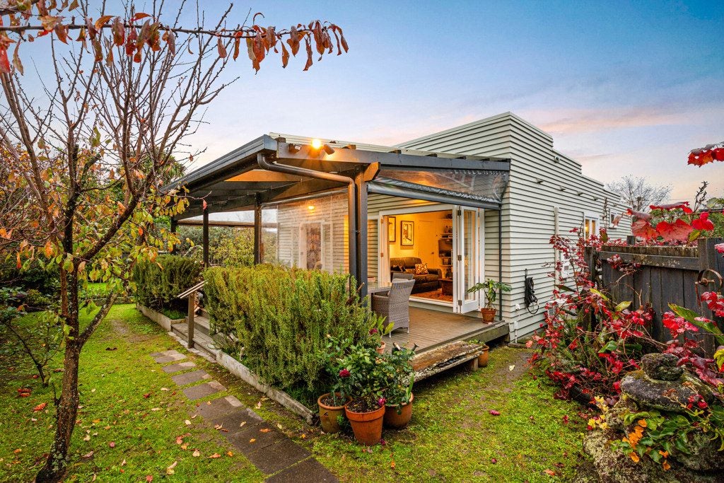 1 Nicolas Avenue, Glen Eden, Auckland - Carousel 1