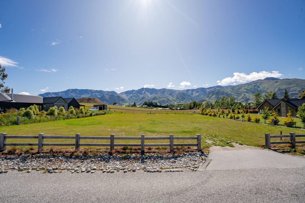 13 Skylark Place, Lake Hawea, Lake Hawea - Carousel 2