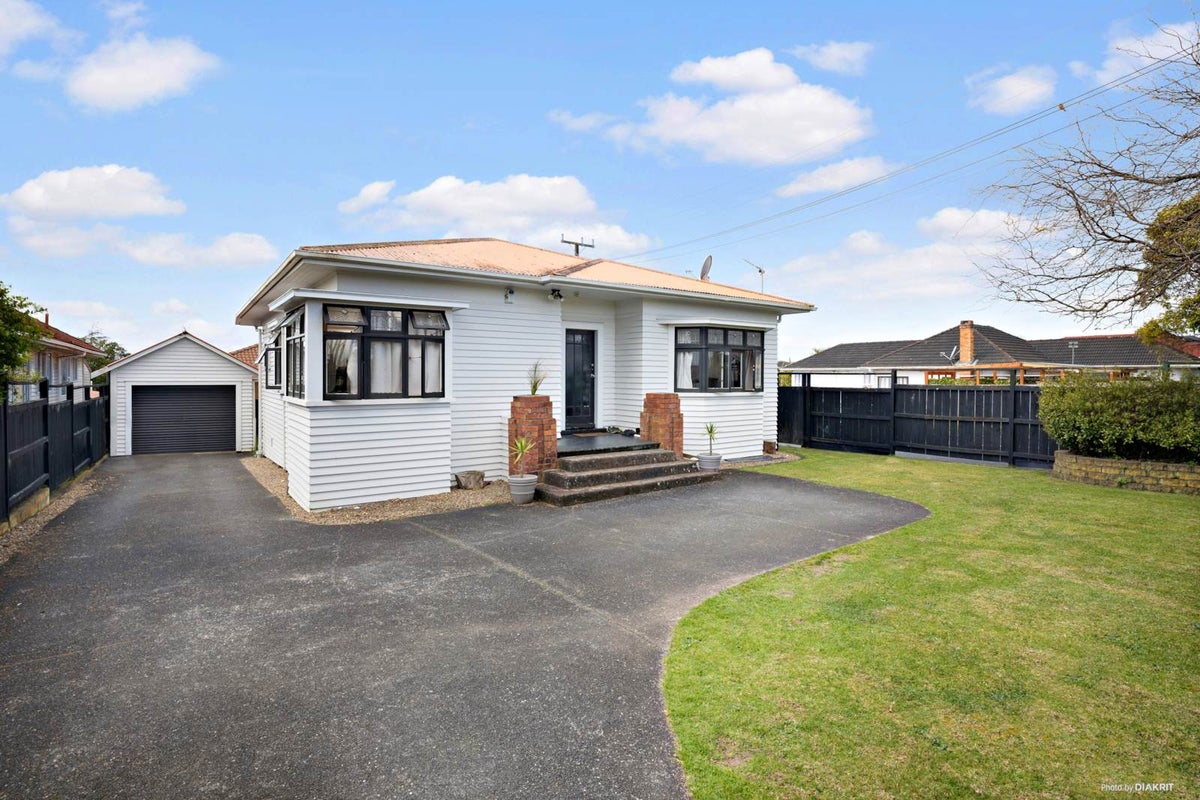 27 Arundel Street, Mount Roskill, Auckland - Carousel 1