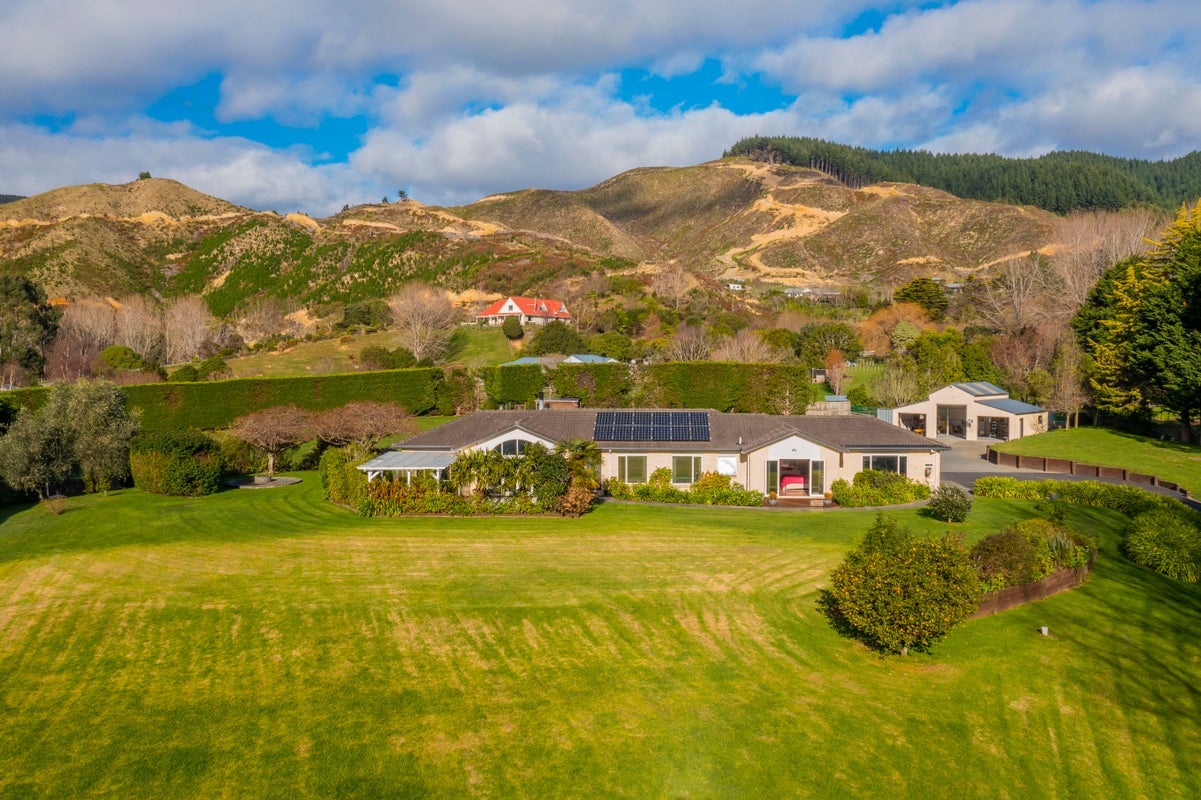 20 Maui Pomare Road, Nikau Valley, Paraparaumu - Carousel 1
