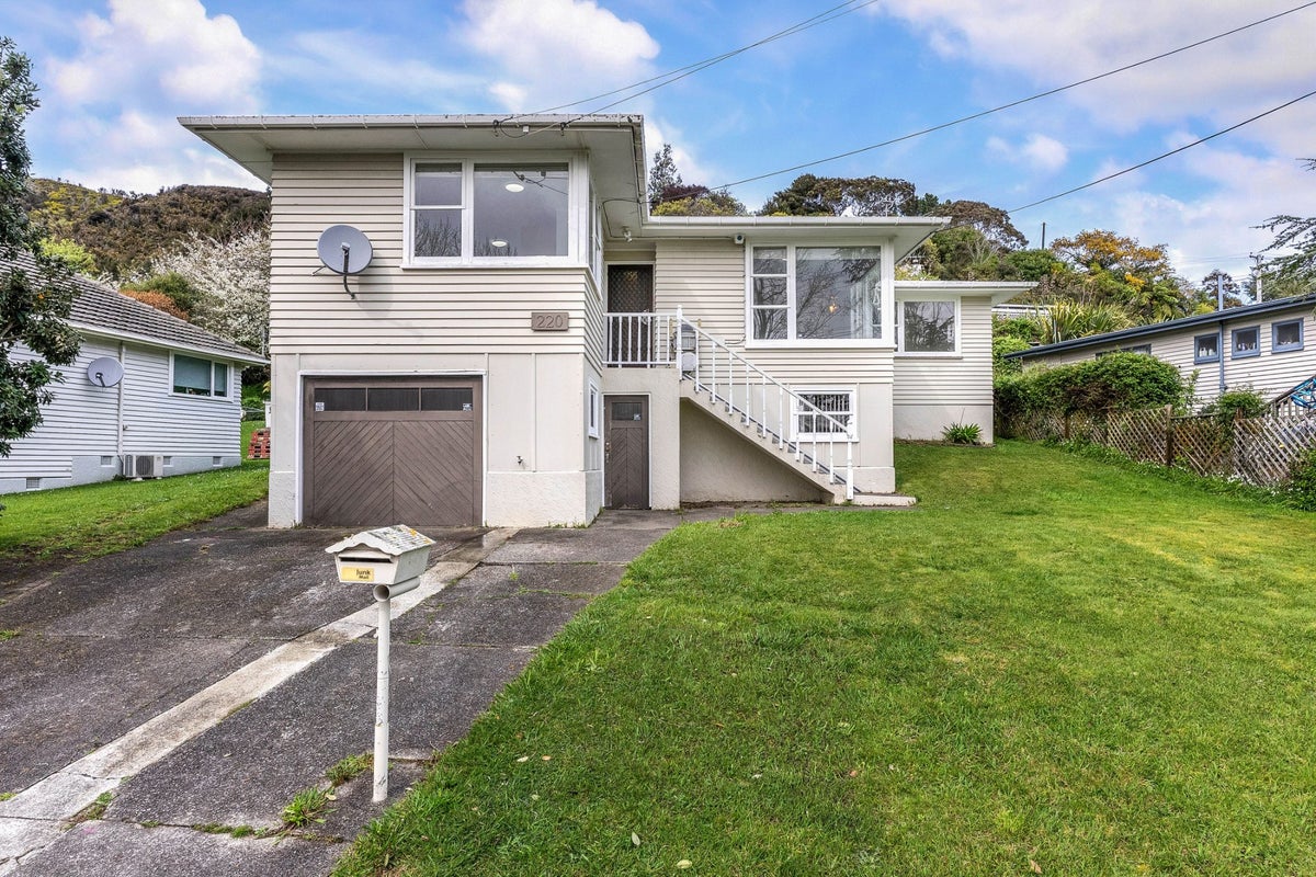 220 Waddington Drive, Naenae, Lower Hutt - Carousel 13