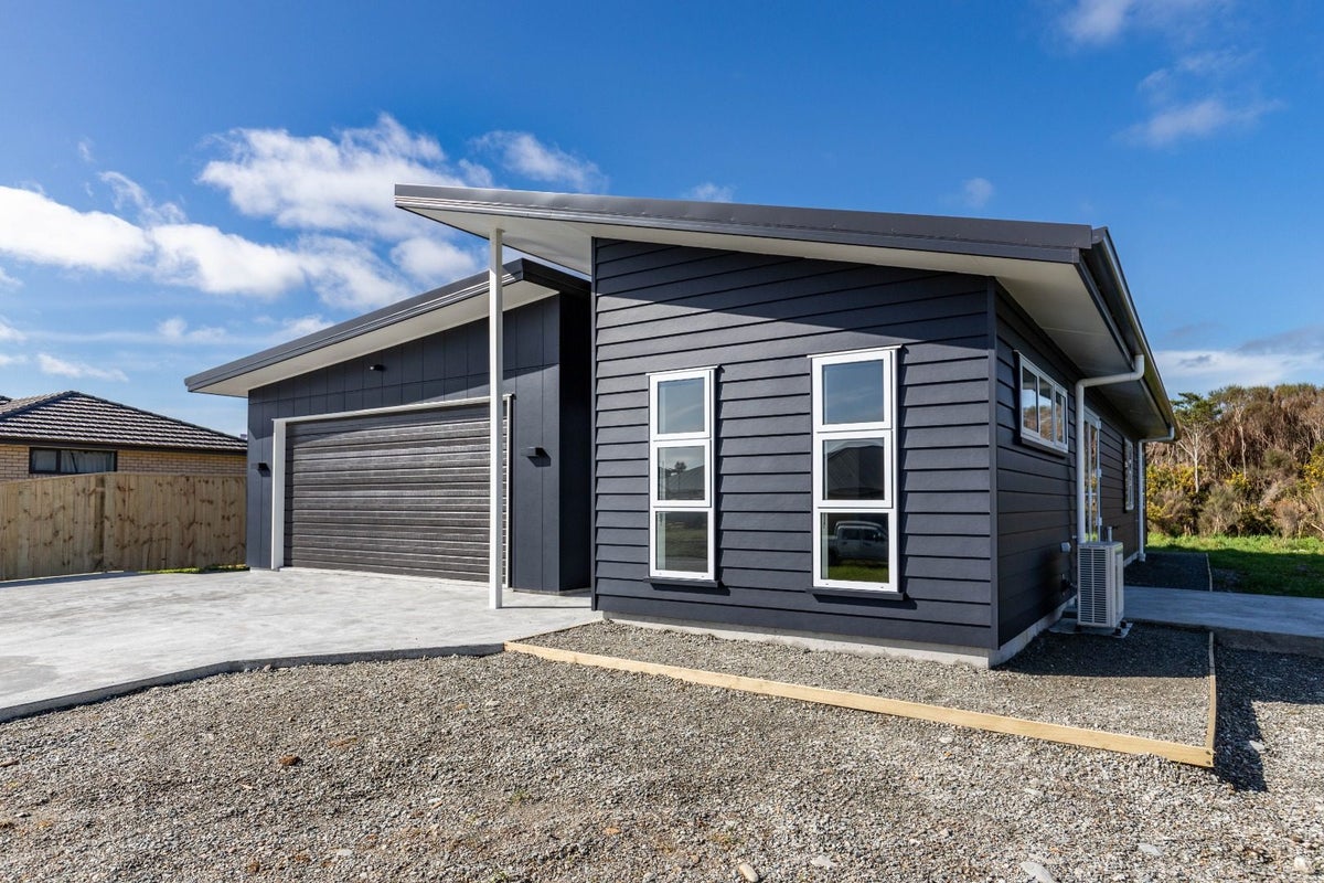 6 Holly Robinson place, Seaview, Hokitika - Carousel 1