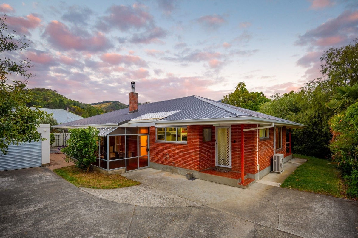 80 HALIFAX ST East, The Wood, NELSON - Carousel 27