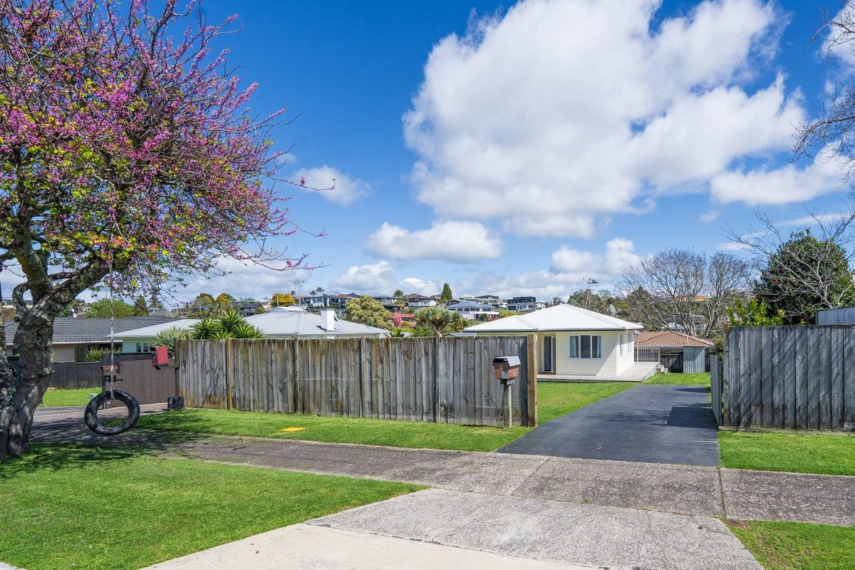 9 Goods Road, Otumoetai, Tauranga - Carousel 1