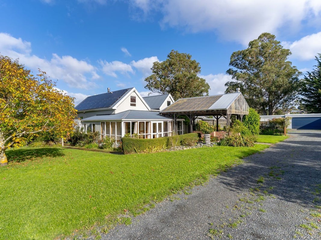 17 Dunedin-Waitati Road, Dalmore, Dunedin - Carousel 50