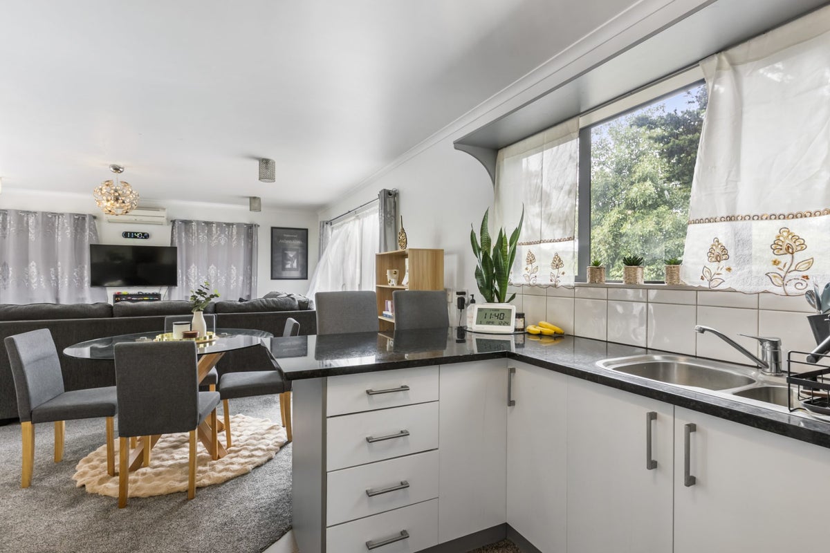 84 Wolverton Street, Avondale, Auckland - Carousel 2