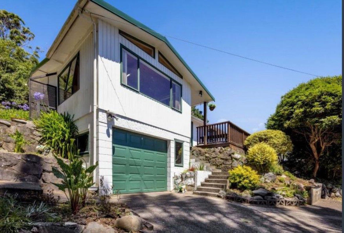 15 Awanui Street, Merrilands, New Plymouth - Carousel 2