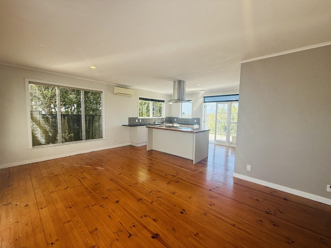 90 Arran Road, Browns Bay, Auckland - Carousel 2