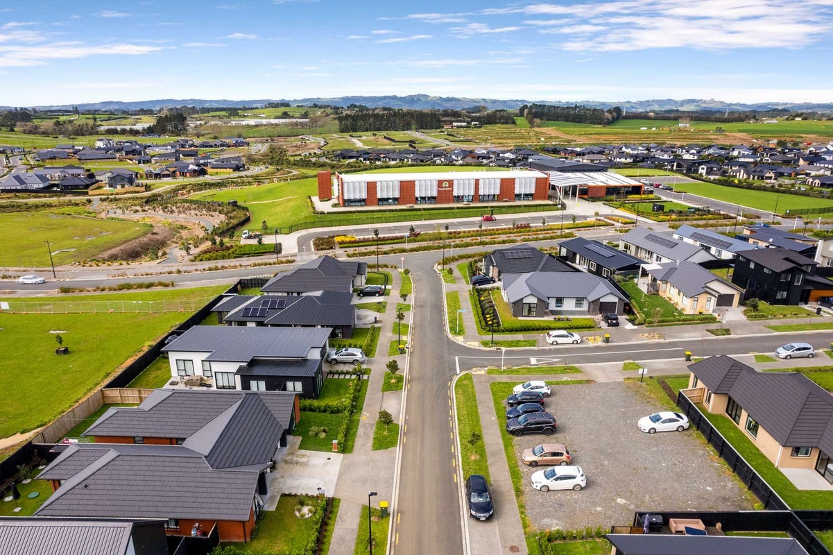 3 Rosslands Avenue, Karaka, Papakura - Carousel 20