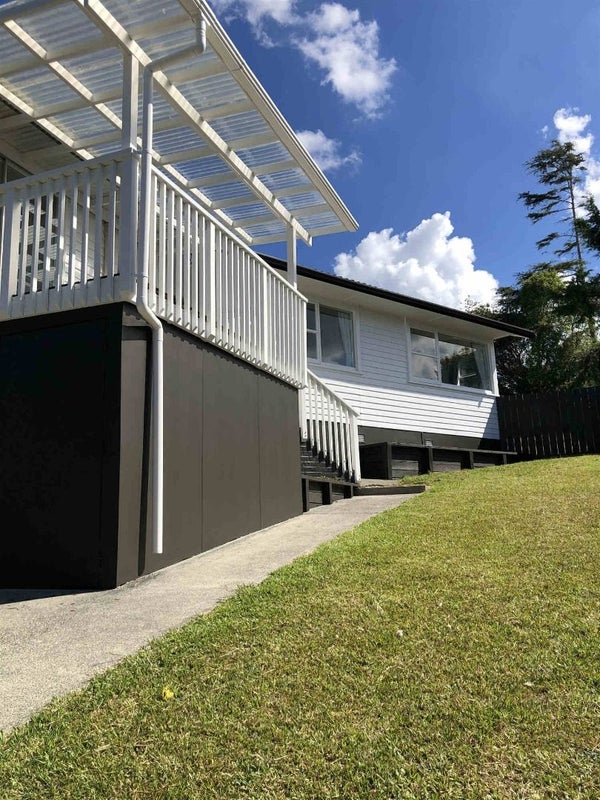 11 Finlow Drive, Te Atatu South, Auckland - Carousel 2