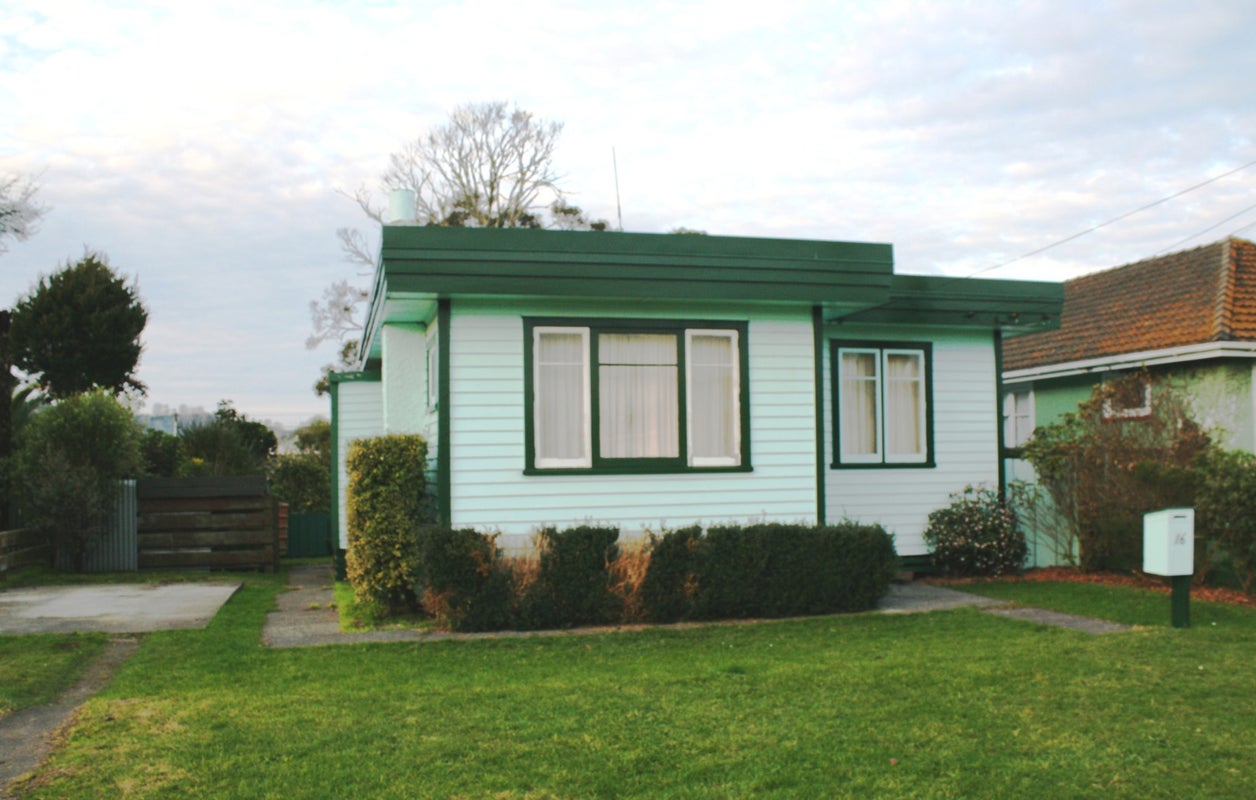 16 Boyd Avenue, Aramoho, Whanganui - Carousel 1