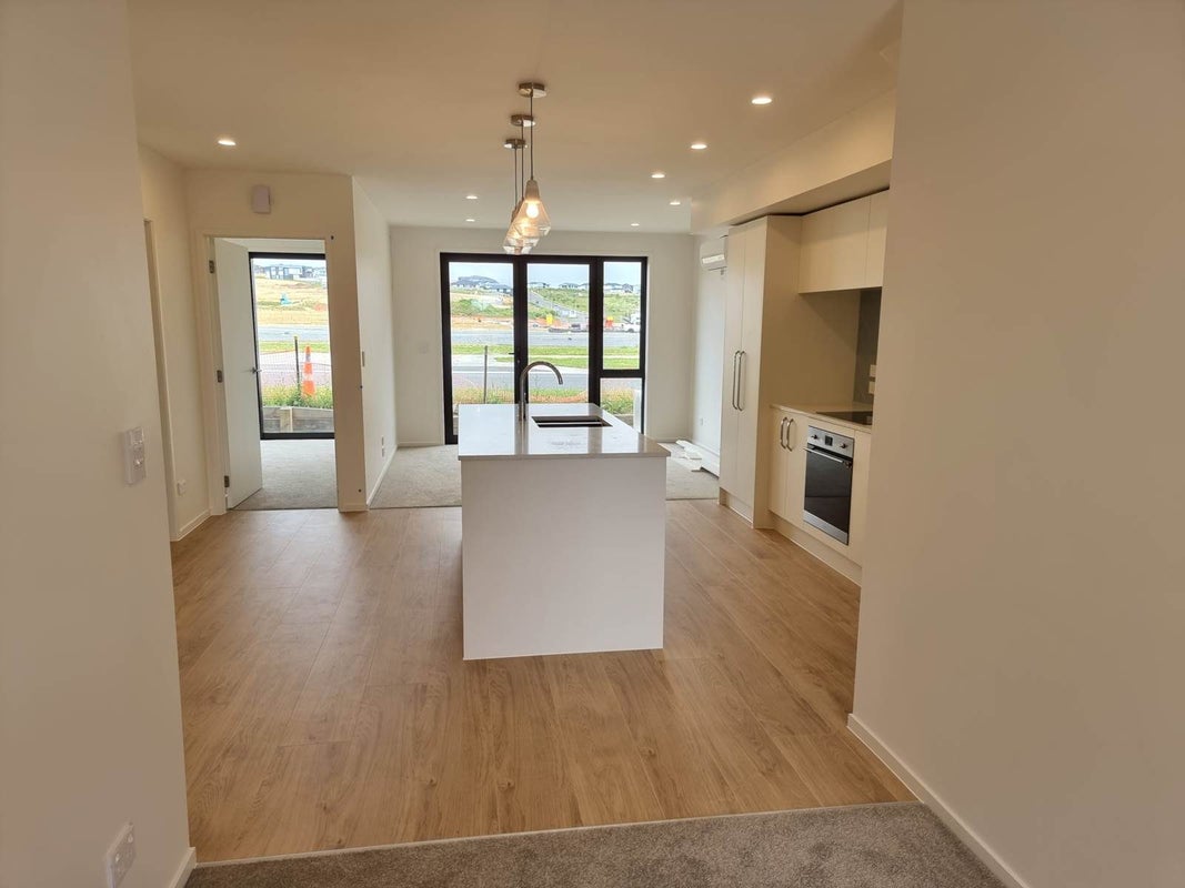 1/4 Unga Place, Beachlands, Auckland - Carousel 1