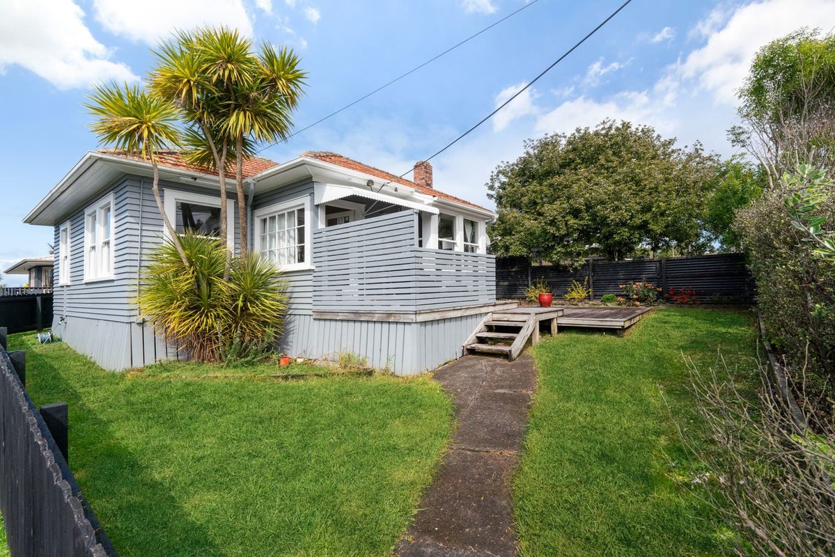 140 Titirangi Road, New Lynn, Auckland - Carousel 2