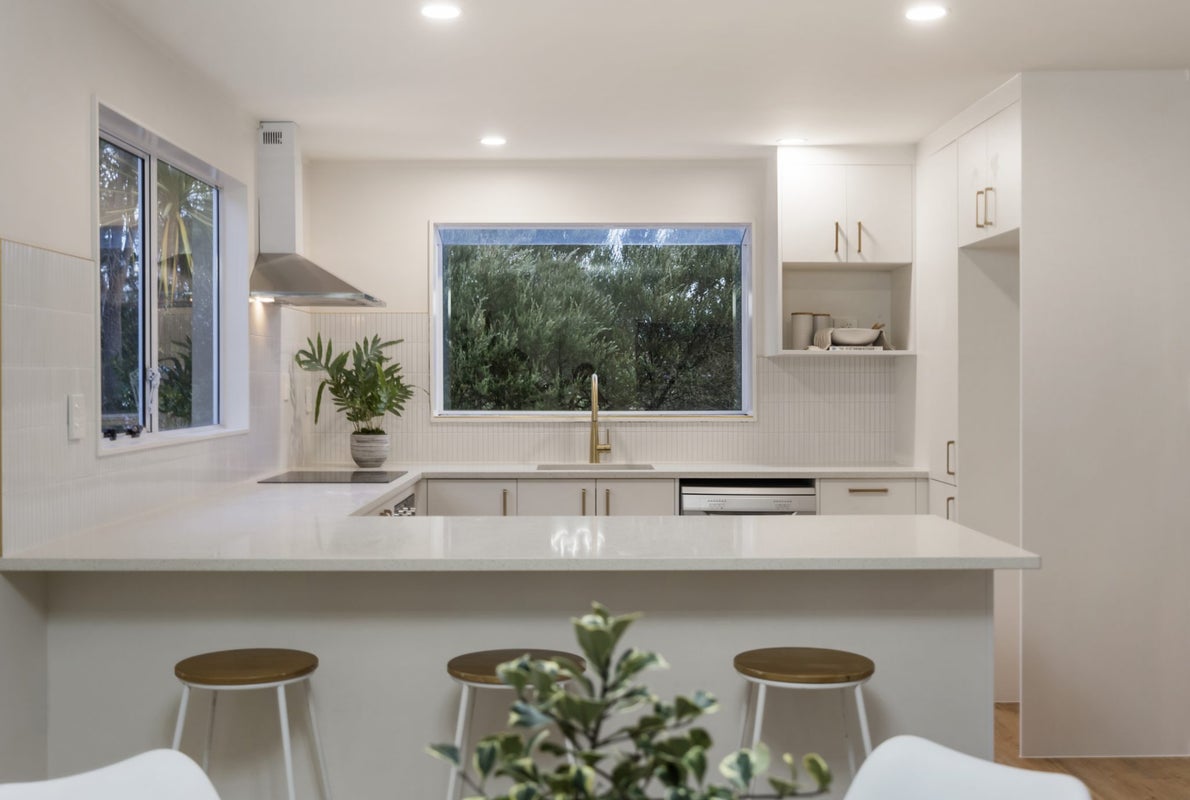 2/56 Lavery Place, Sunnynook, Auckland - Carousel 2