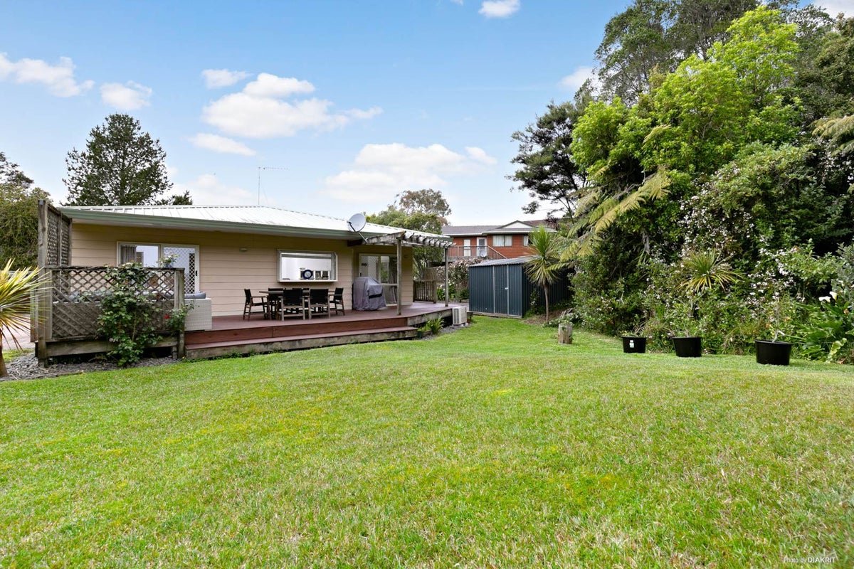 2/23 Jenanne Place, Totara Vale, Auckland - Carousel 1