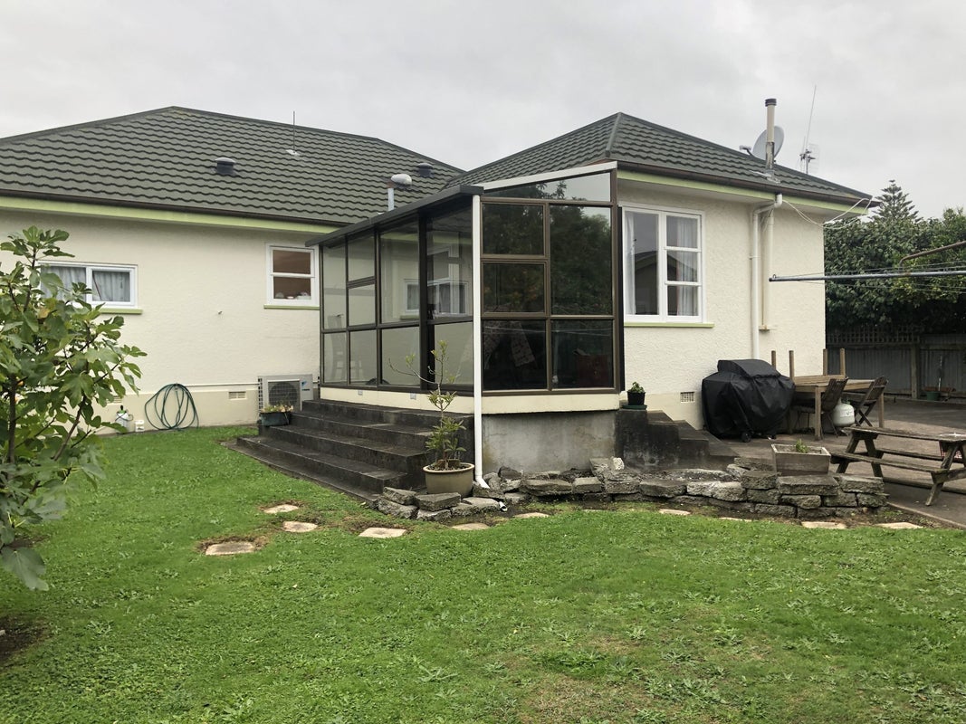 9 Karamu Avenue, Takaro, Palmerston North - Carousel 2