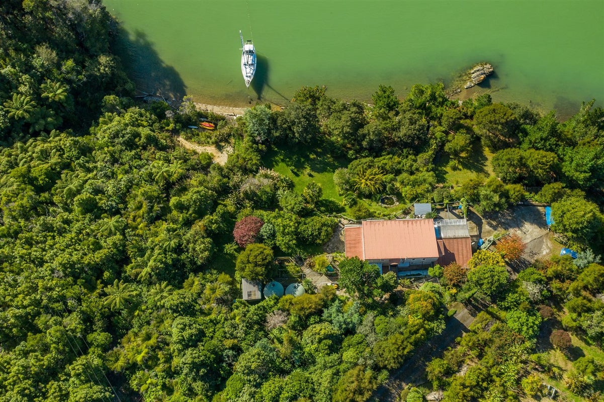 577 Queen Charlotte Drive, Havelock - Carousel 45