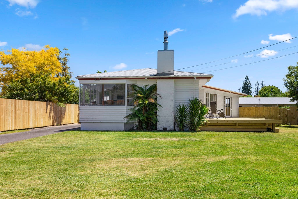 4 Gifford Place, Utuhina, Rotorua - Carousel 2