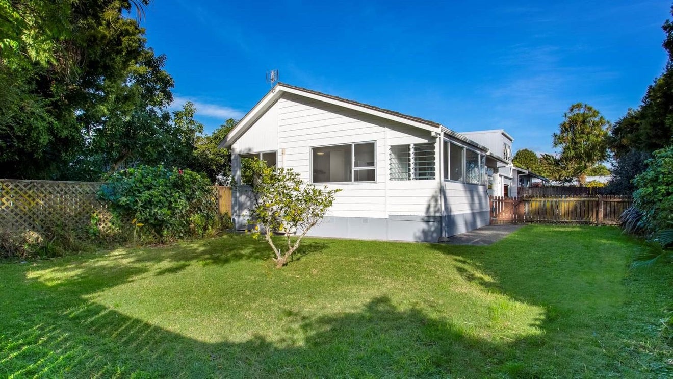 2/42 Taramea Street, Avondale, Auckland - Carousel 1