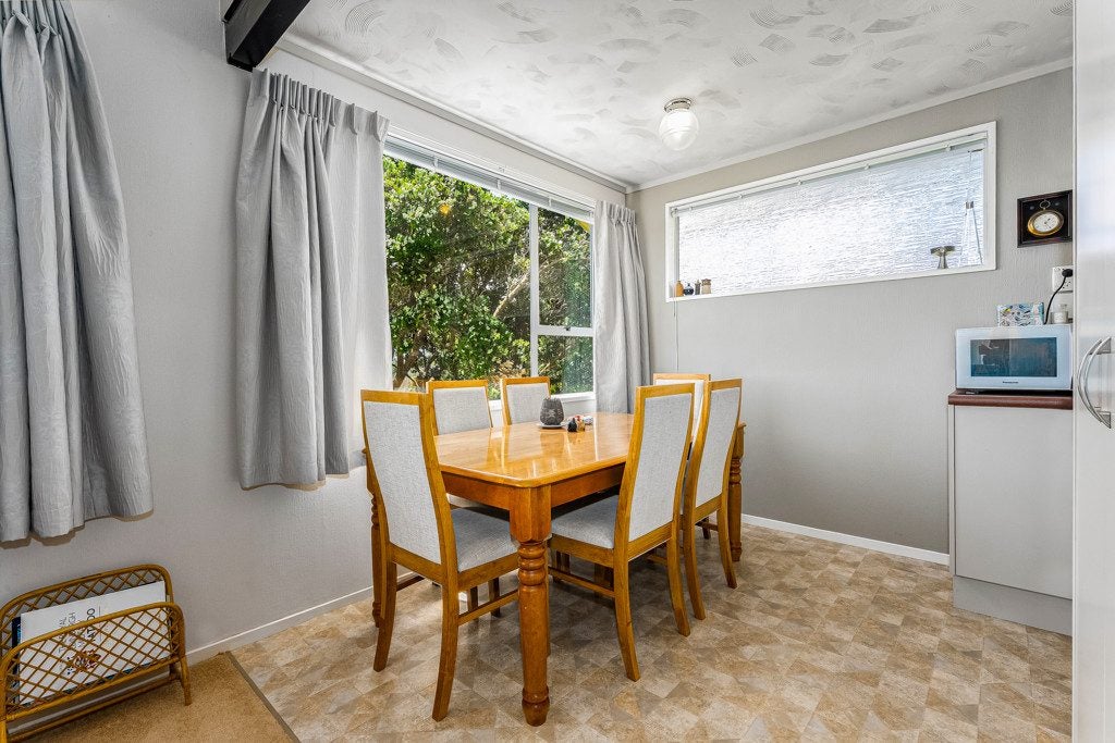 16 Hicks Close, Whitby, Porirua - Carousel 2