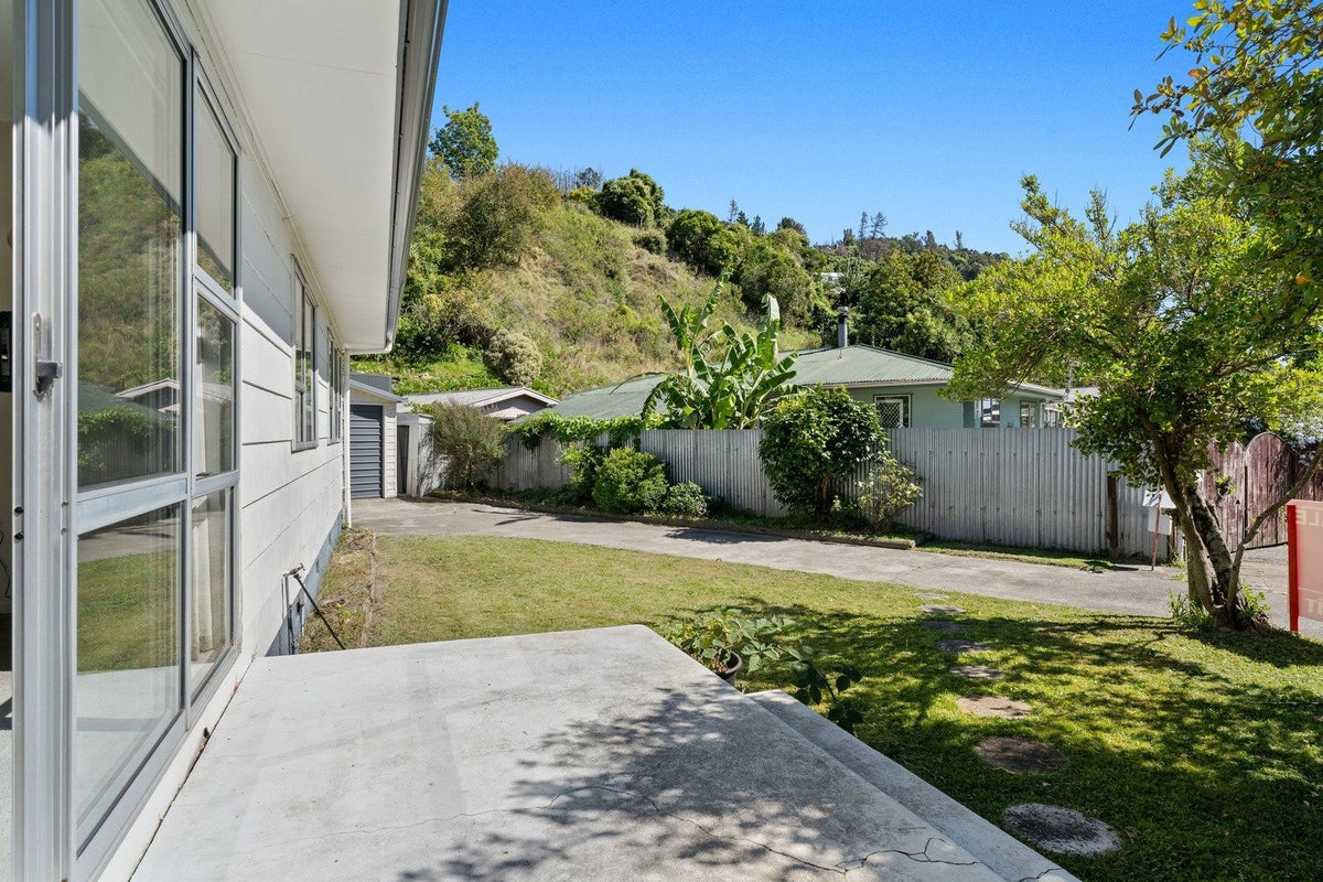16 Burn Place, The Brook, Nelson - Carousel 2