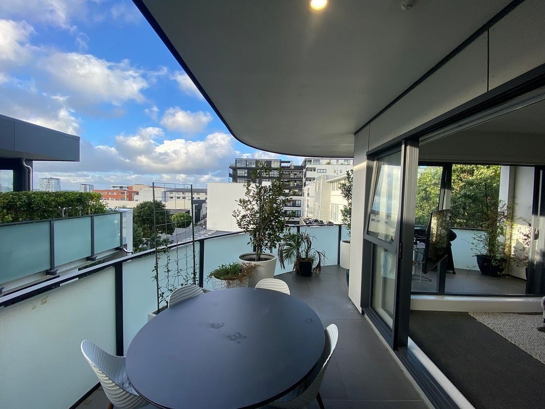 25/8 Basque Road, Eden Terrace, Auckland - Carousel 1