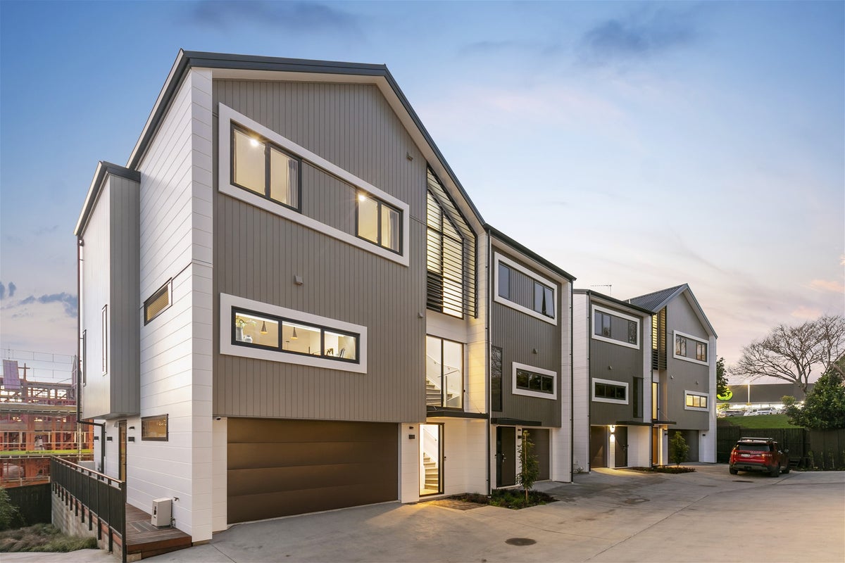 9 Stockade View Lane, Howick, Auckland - Carousel 1
