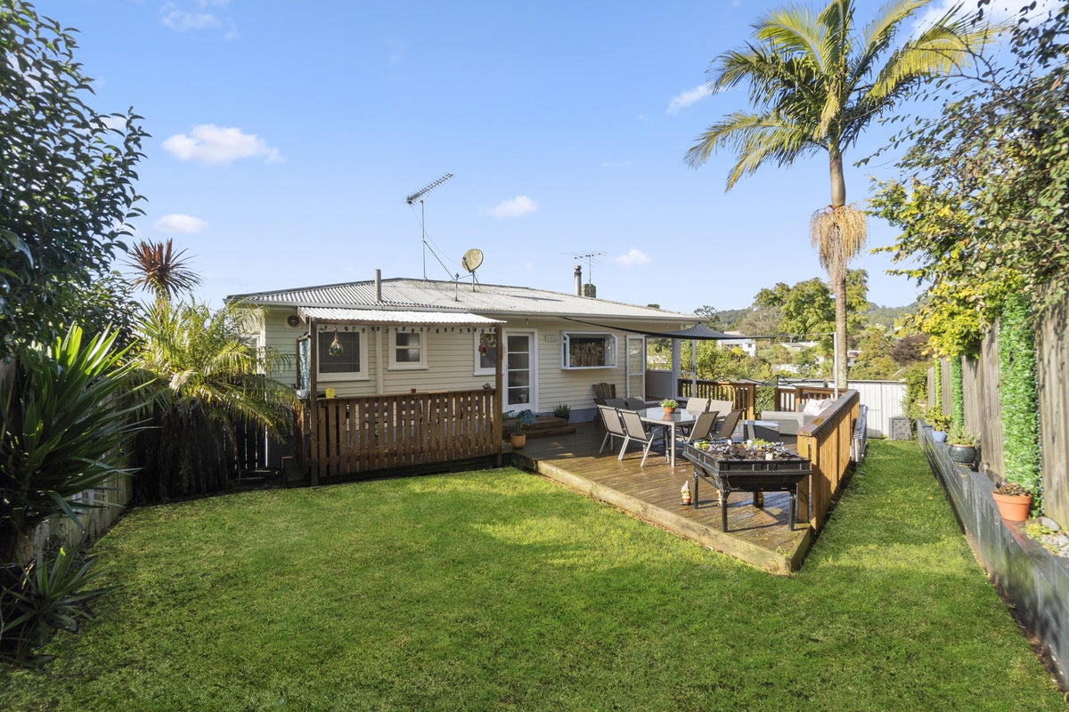 19 Kashmir Road, Glen Eden, Auckland - Carousel 2