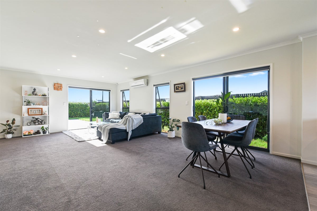 2 Capper Crescent, Chartwell, Hamilton - Carousel 2