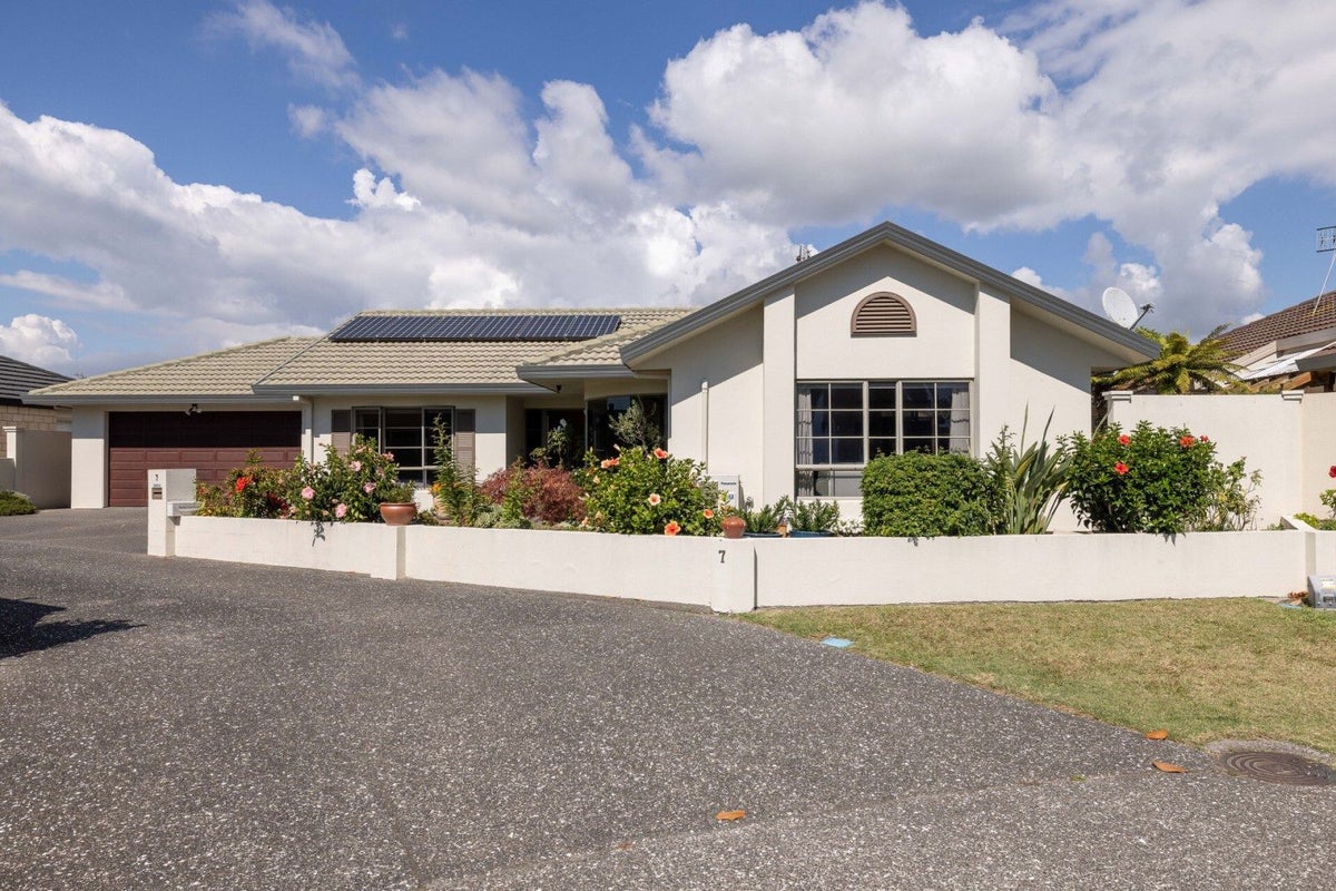 7 Cayman Key, Papamoa Beach, Papamoa - Carousel 1