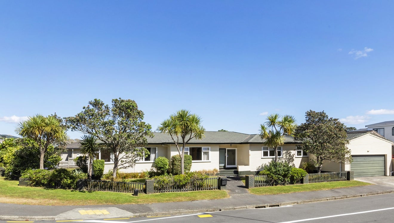 1 Pinkerton Grove, Newlands, Wellington - Carousel 1