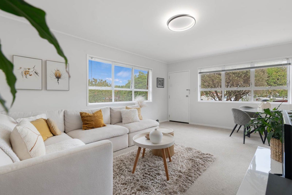 1/16 King Edward Avenue, Papakura, Papakura, Auckland - Carousel 1