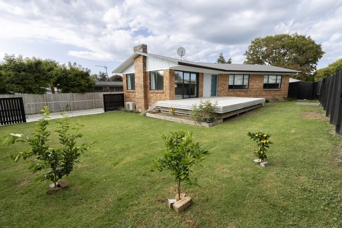 62 Thompson Street, Leamington, Cambridge - Carousel 2