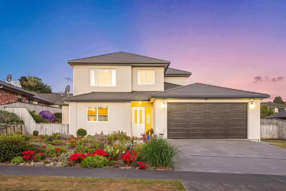 3 Routeburn Avenue, Aotea, Porirua - Carousel 1
