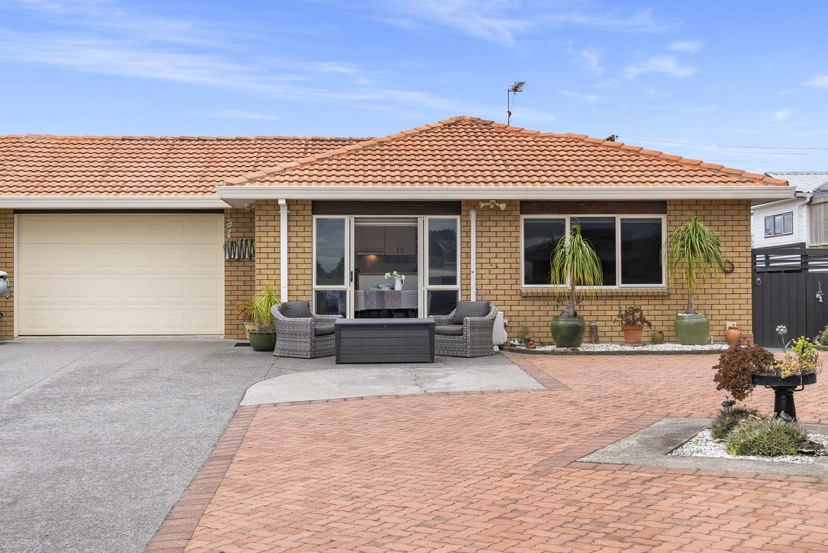 1434D Cameron Road, Greerton, Tauranga - Carousel 1