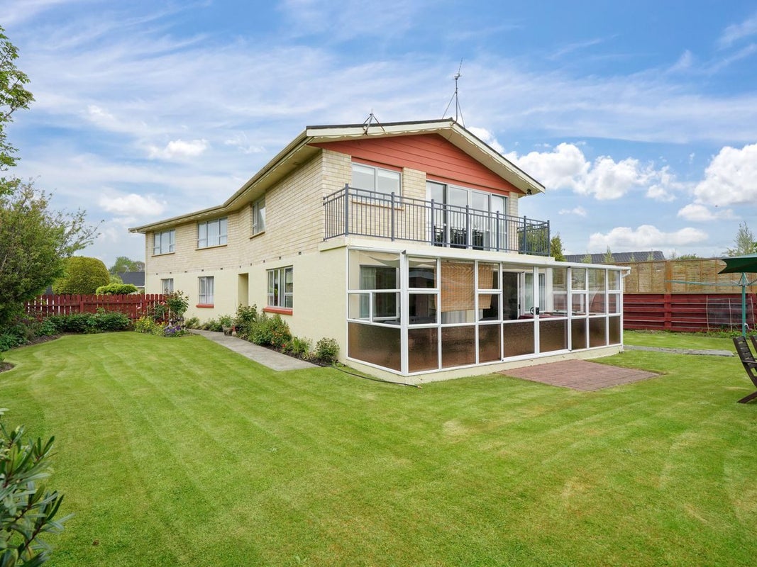 100 Gladstone Terrace, Gladstone, Invercargill - Carousel 1