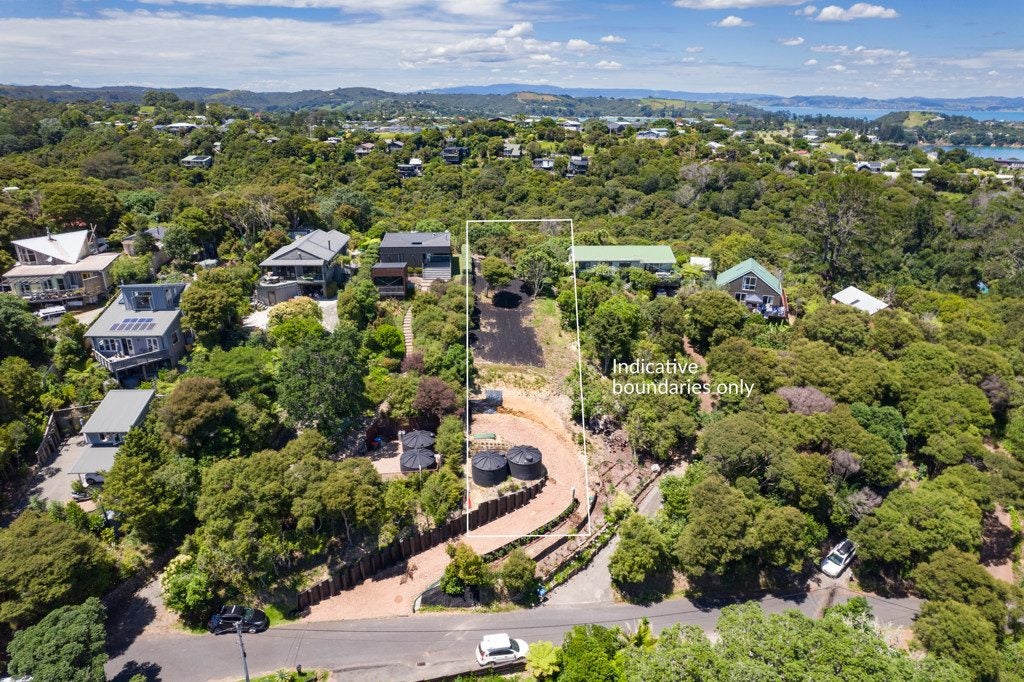40 Hekerua Road, Oneroa, Waiheke Island - Carousel 1