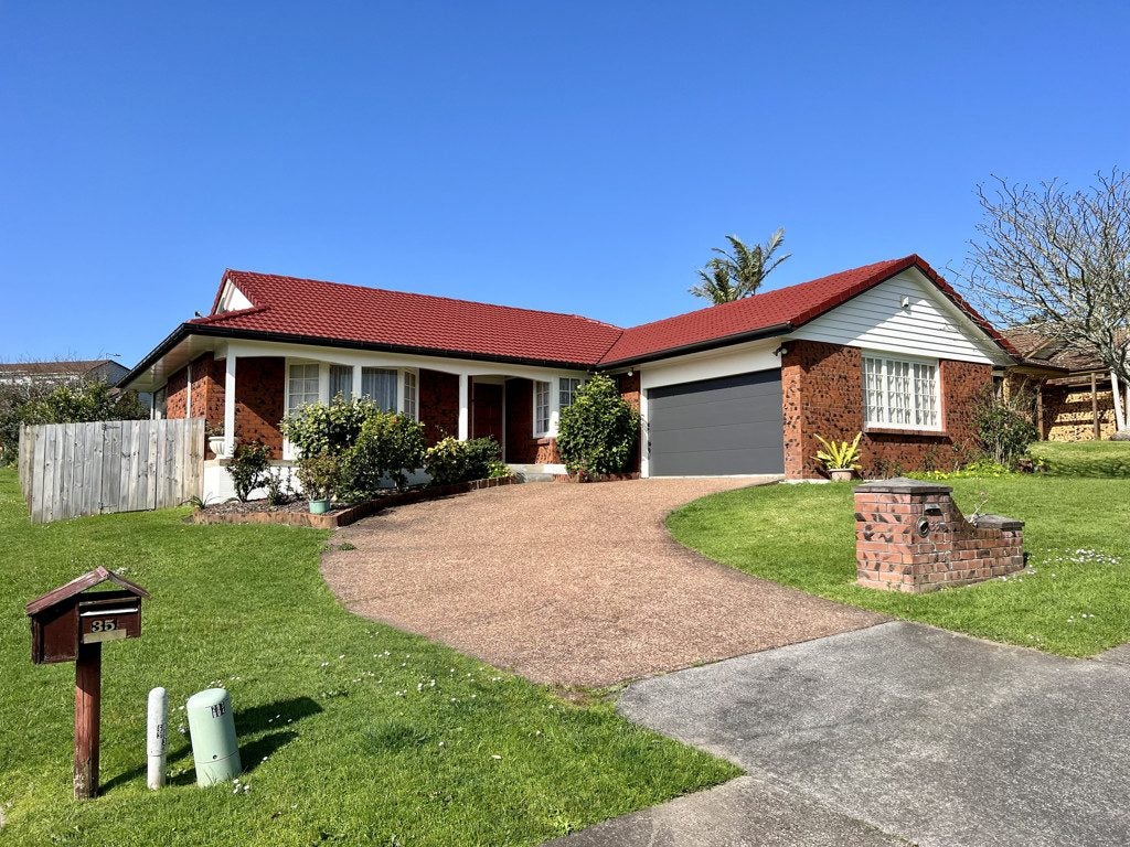 33 Oliver Road, Eastern Beach, Auckland - Carousel 1