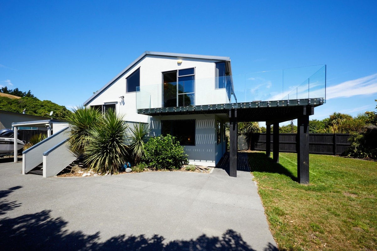 17 Kotare Place, South Bay, Kaikoura - Carousel 1