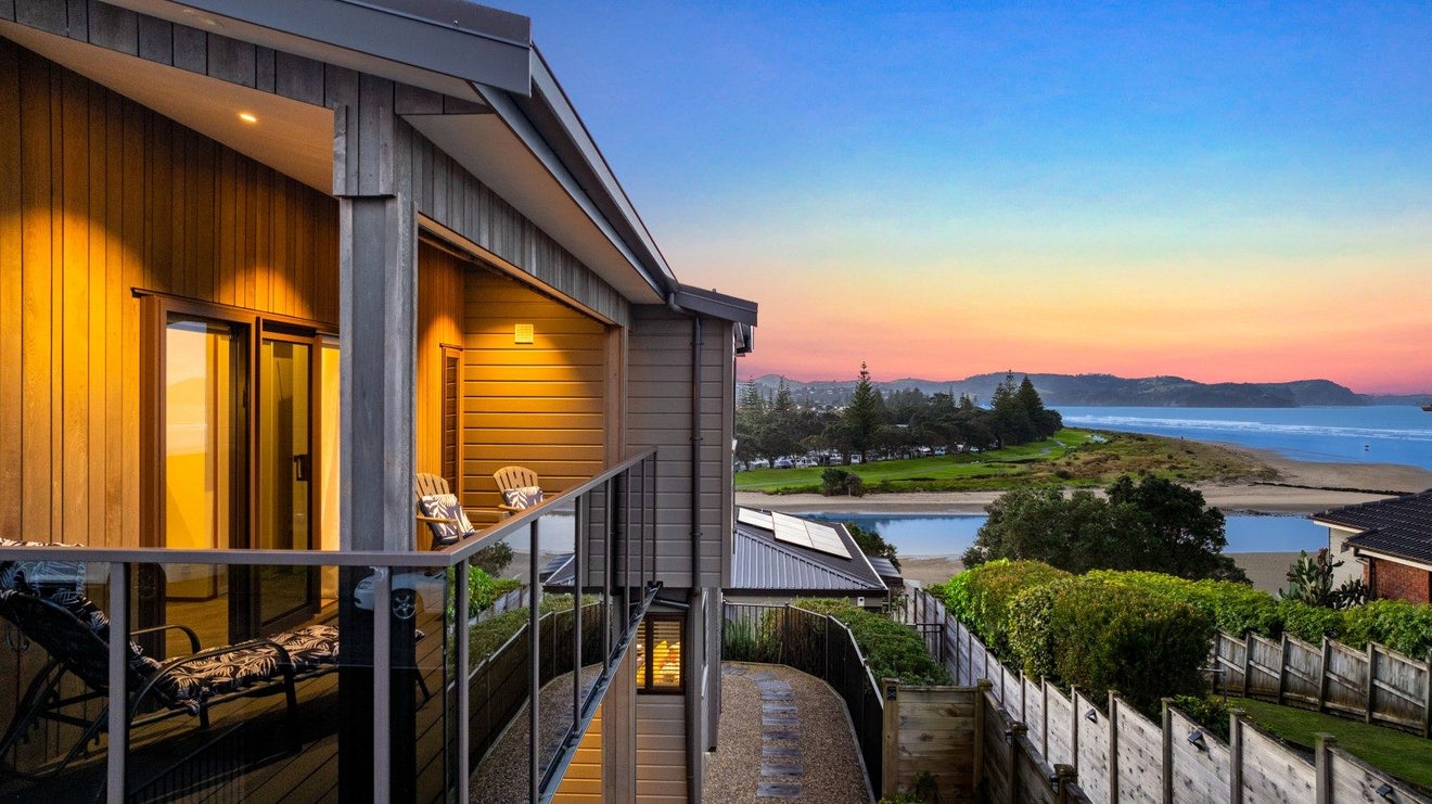 57 Rosario Crescent, Red Beach, Whangaparaoa - Carousel 2