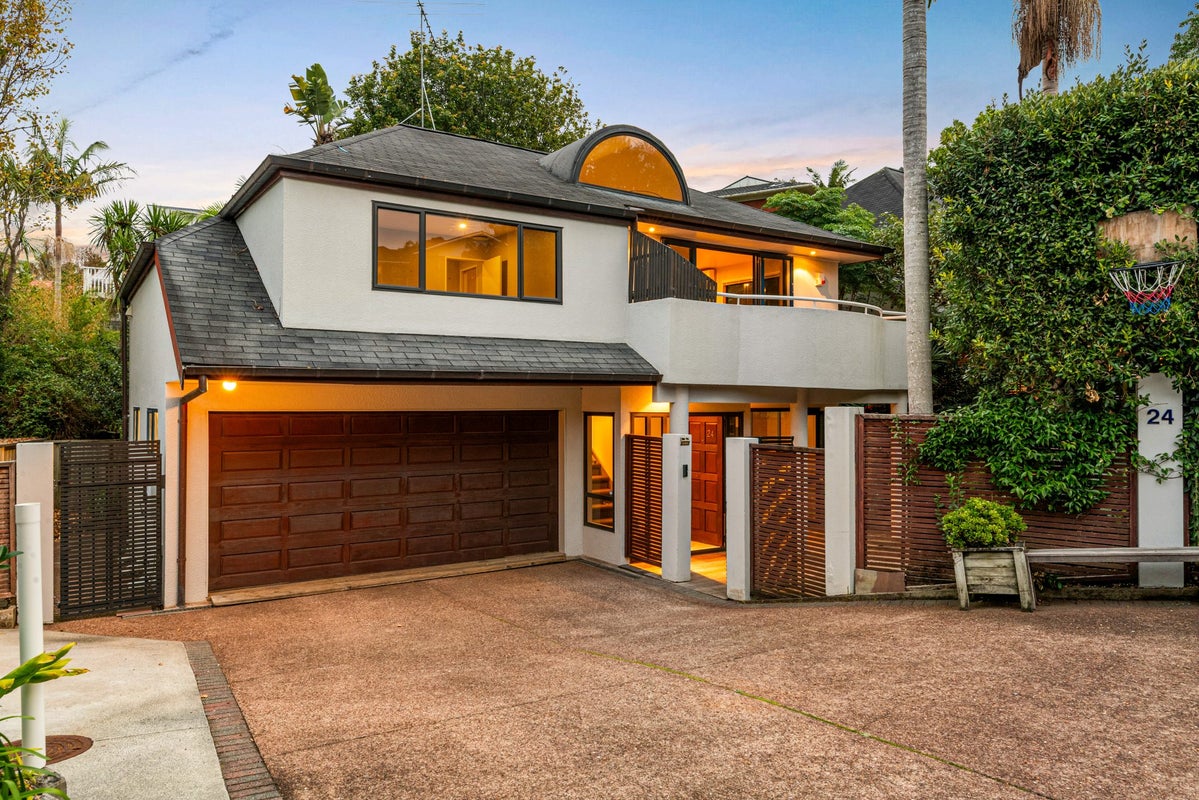 2/24 Heathcote Road, Castor Bay, Auckland - Carousel 1