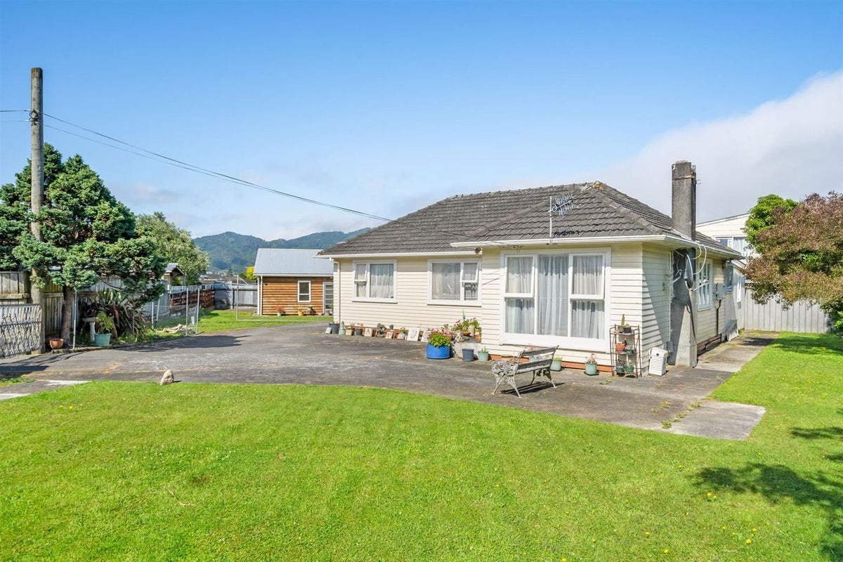 29 Ruthven Road, Wainuiomata, Lower Hutt - Carousel 2