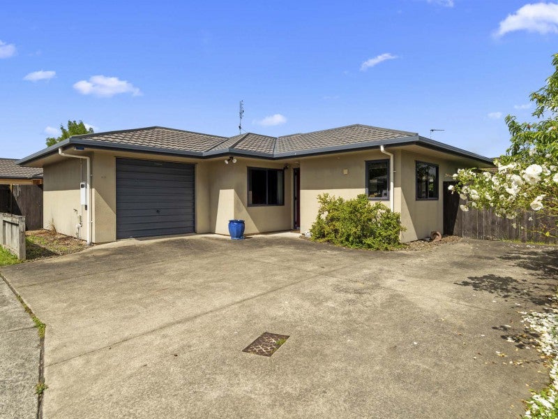 18 Lisa Place, Brookfield, Tauranga - Carousel 1
