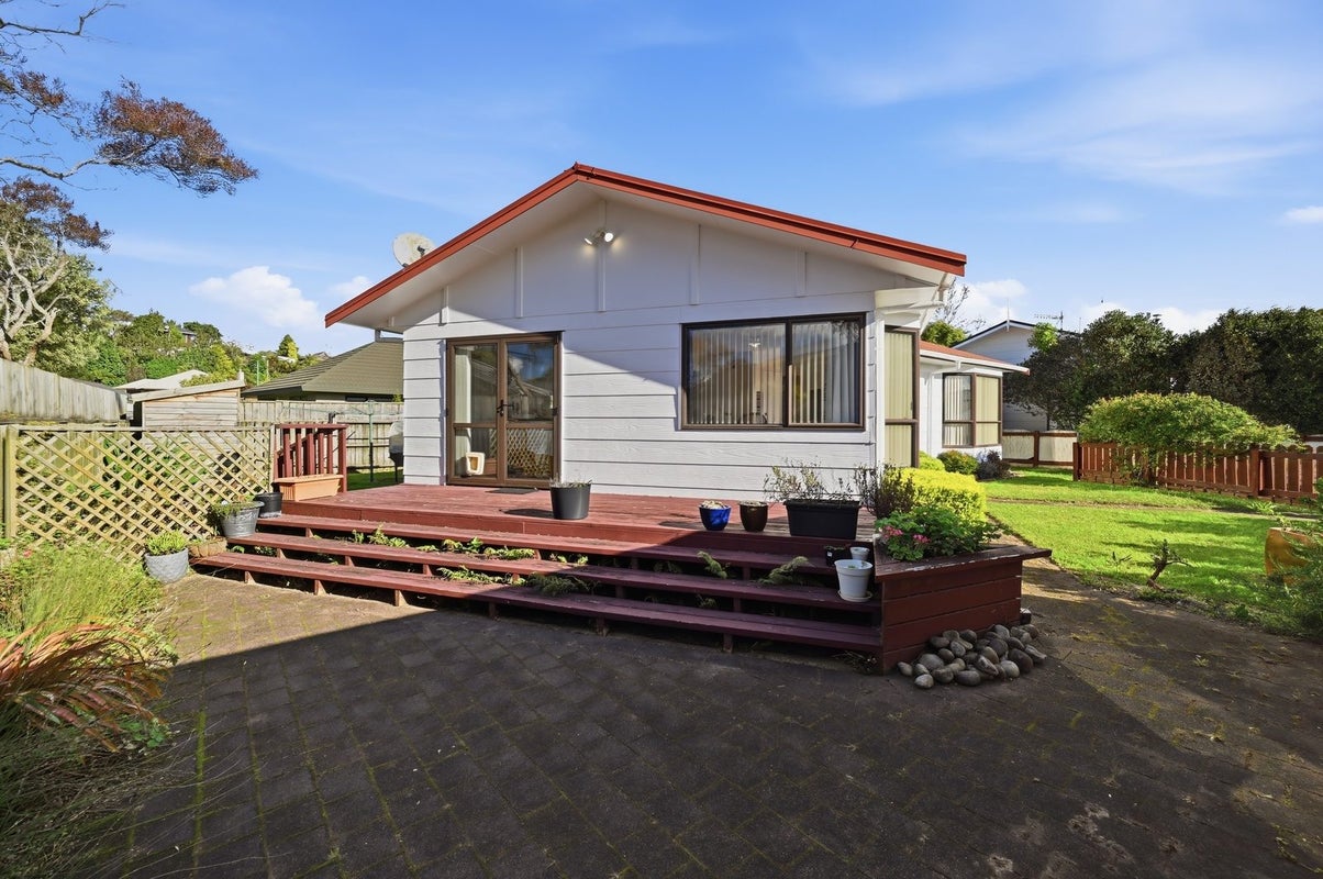 32B Aquarius Drive, Kawaha Point, Rotorua - Carousel 1