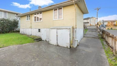 24 Waione Avenue, Te Atatu Peninsula, Auckland - Carousel 1