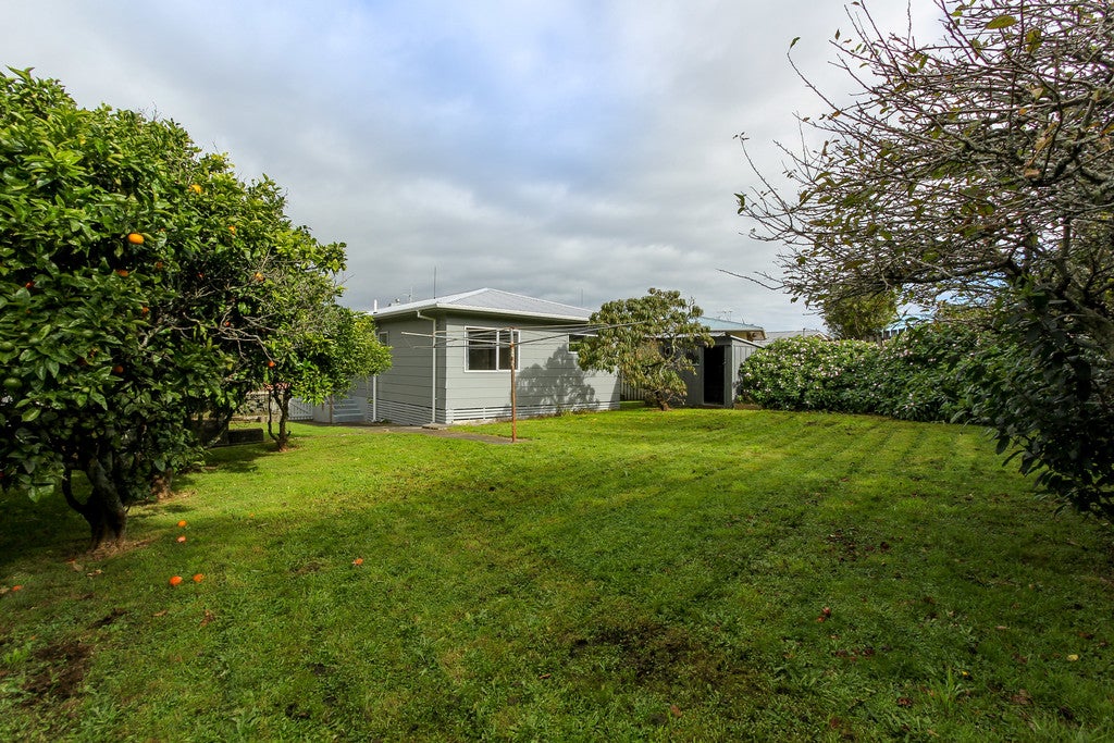 25 Trafalgar Street, Westown, New Plymouth - Carousel 1